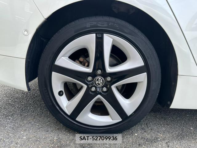 Toyota PRIUS 2018-09 8856175-15