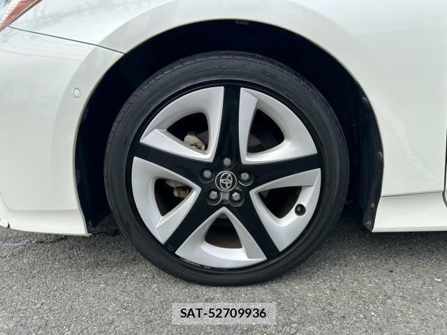 Toyota PRIUS 2018-09 8856175-17