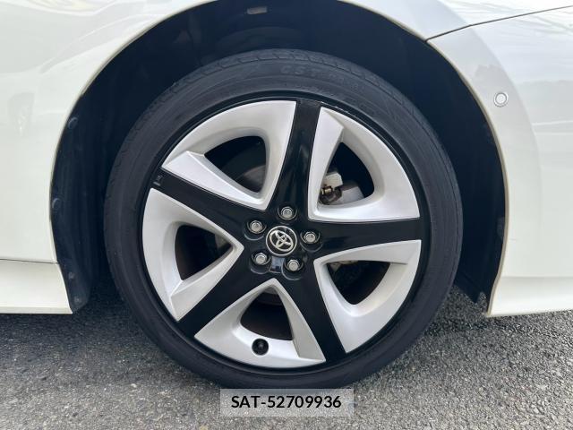 Toyota PRIUS 2018-09 8856175-18