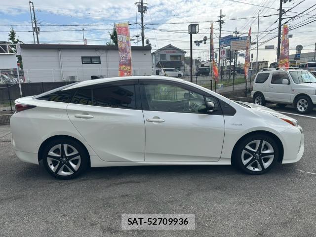 Toyota PRIUS 2018-09 8856175-6