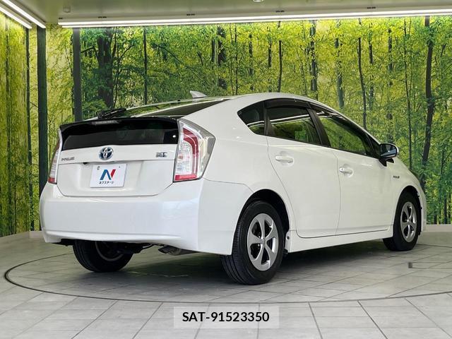 Toyota PRIUS 2015-06 8856693-16