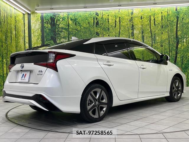 Toyota PRIUS 2019-11 8856695-16