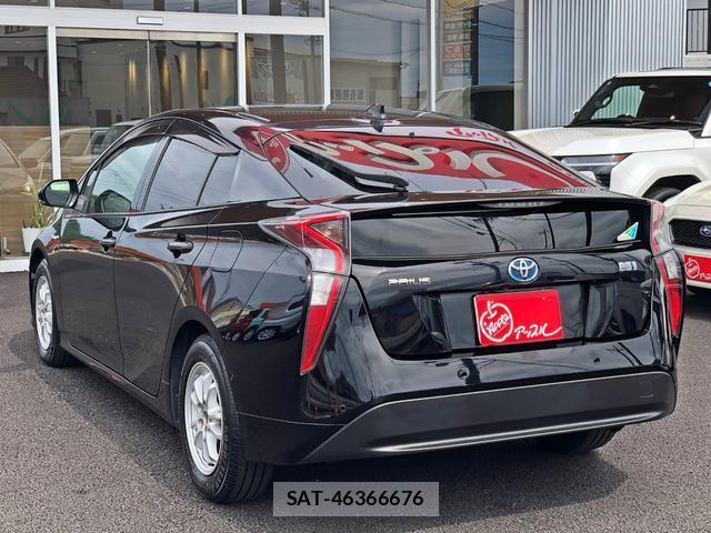 Toyota PRIUS 2016-09 8856822-1