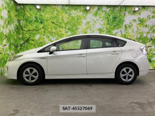 Toyota PRIUS 2014-03 8856888-1