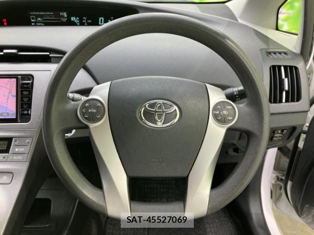 Toyota PRIUS 2014-03 8856888-14