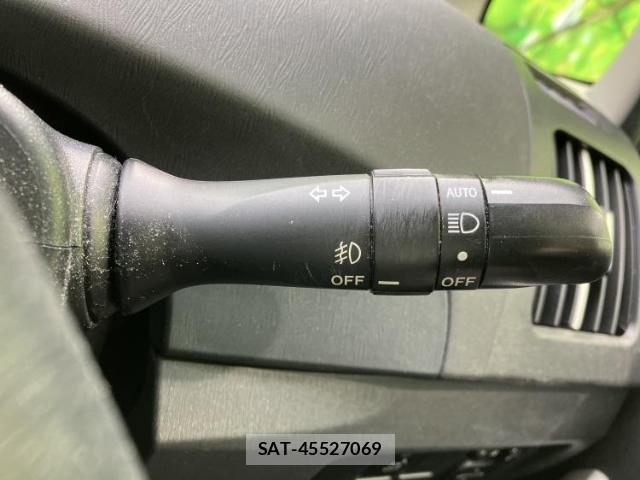 Toyota PRIUS 2014-03 8856888-15