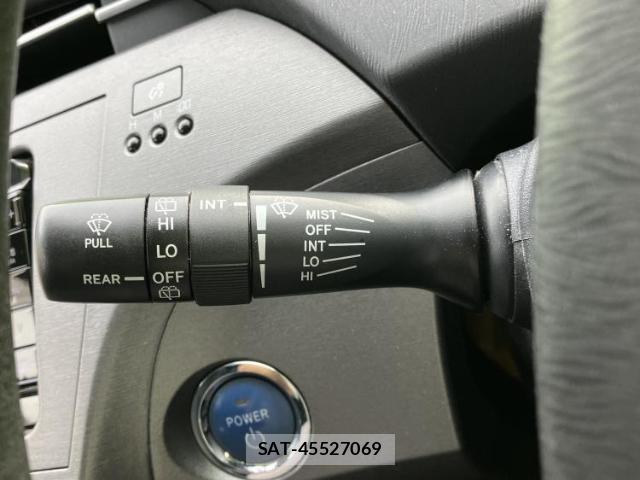 Toyota PRIUS 2014-03 8856888-16