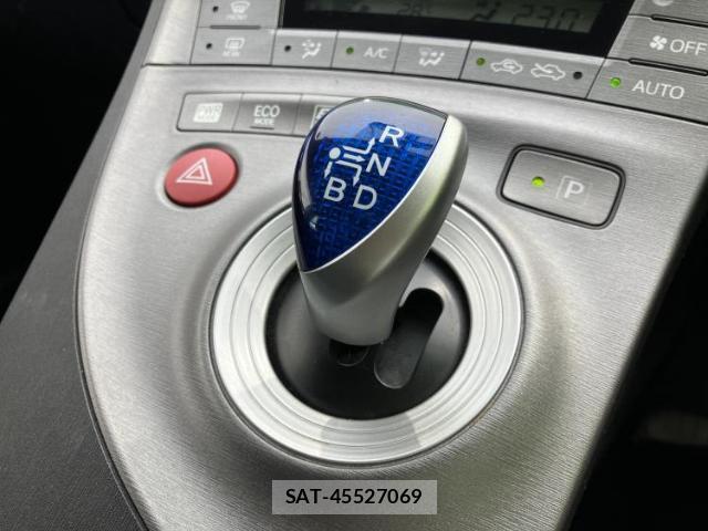 Toyota PRIUS 2014-03 8856888-17