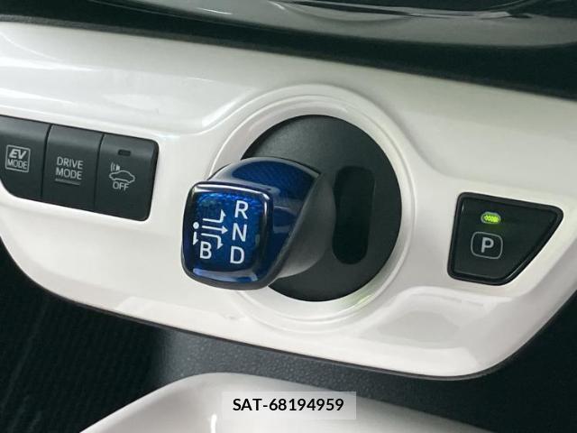 Toyota PRIUS 2016-01 8856992-17
