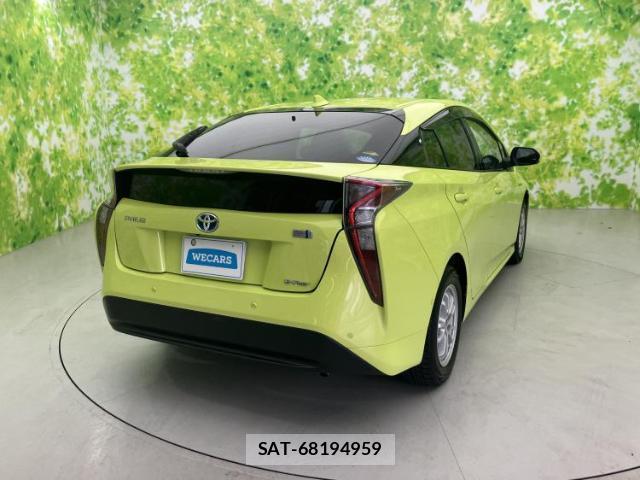 Toyota PRIUS 2016-01 8856992-2