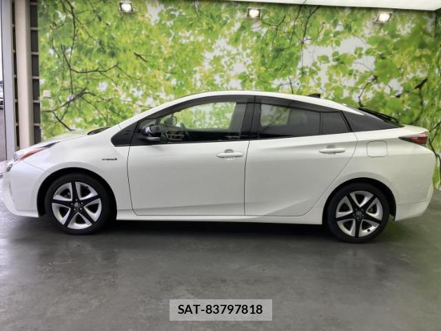 Toyota PRIUS 2018-04 8857101-1