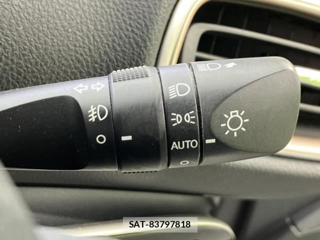 Toyota PRIUS 2018-04 8857101-15
