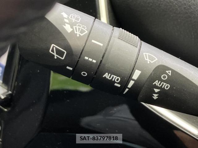Toyota PRIUS 2018-04 8857101-16