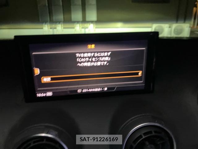Audi Q2 2017-09 8854528-11
