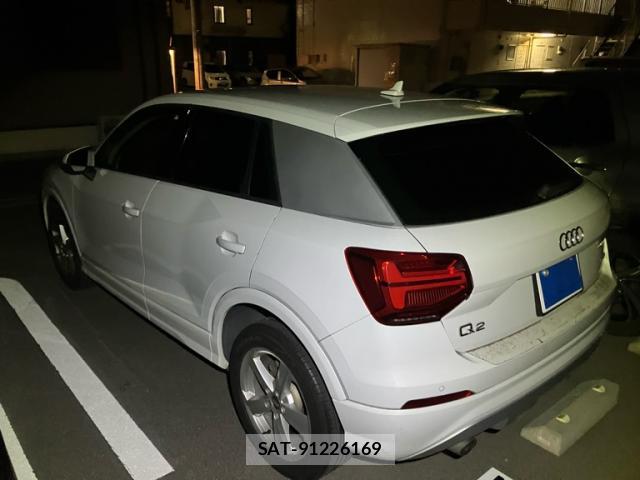 Audi Q2 2017-09 8854528-13