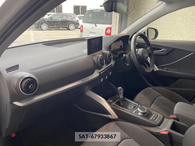 Audi Q2 2017-04 8856189-16