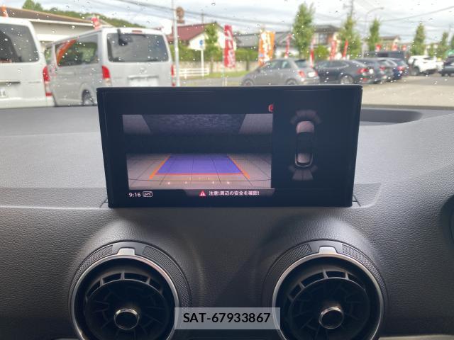 Audi Q2 2017-04 8856189-4