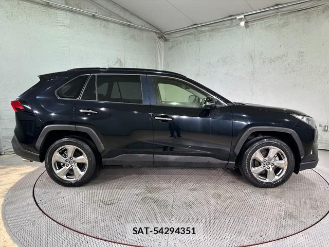 Toyota RAV4 2019-05 8856062-14