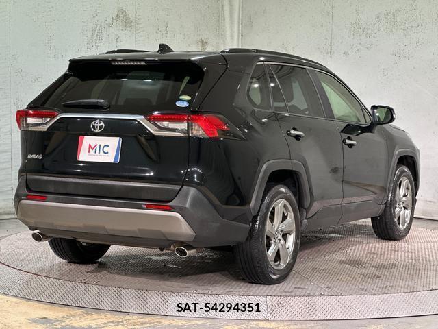Toyota RAV4 2019-05 8856062-15