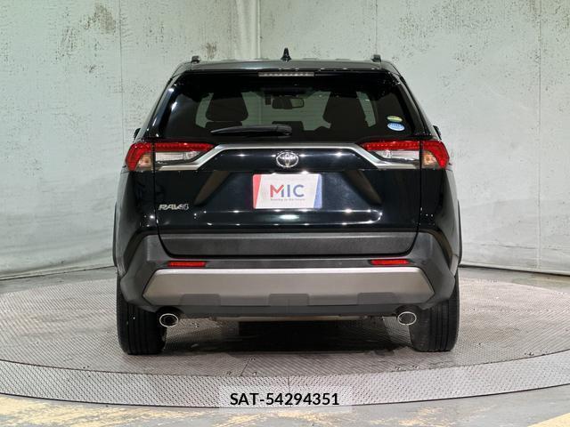 Toyota RAV4 2019-05 8856062-16