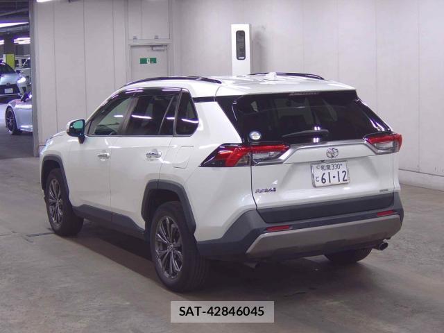 Toyota RAV4 2022-02 8856242-1