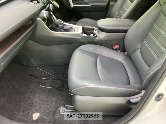Toyota RAV4 2021-07 8856859-5