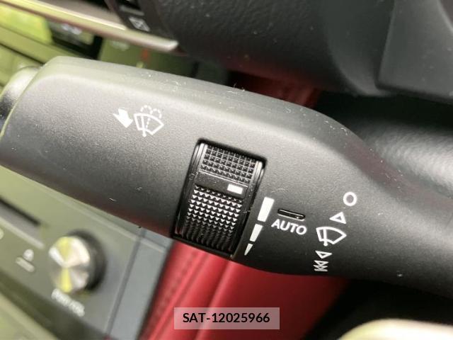 Lexus RC 2016-04 8855715-16