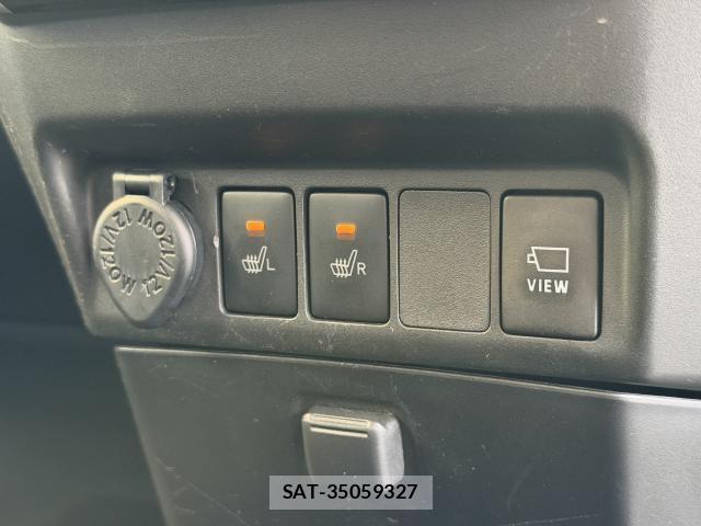 Toyota ROOMY 2019-08 8855057-9