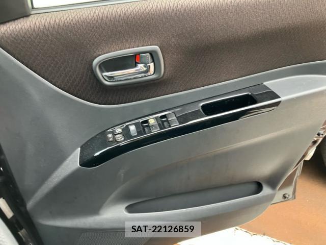 Nissan ROOX 2011-08 8856661-10