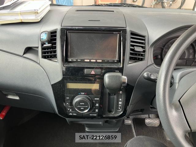 Nissan ROOX 2011-08 8856661-11