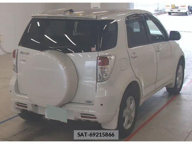 Toyota RUSH 2014-09 8856571-1