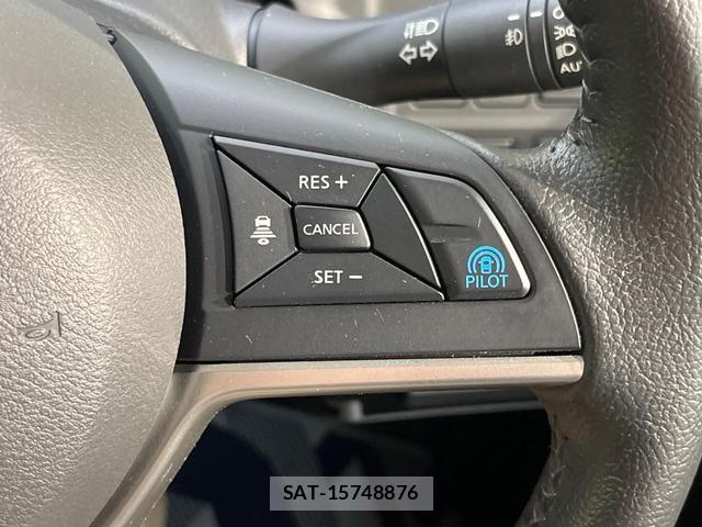 Nissan SERENA 2017-04 8854399-3