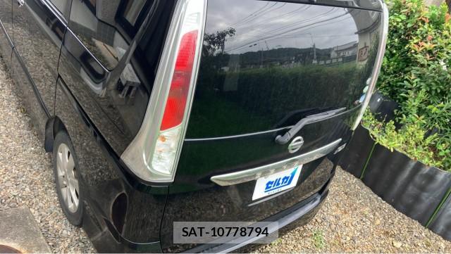 Nissan SERENA 2011-06 8855318-1