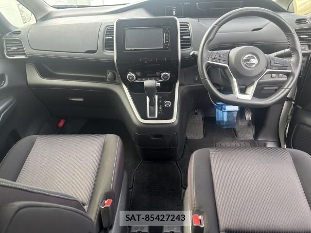 Nissan SERENA 2017-05 8856161-10