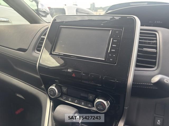 Nissan SERENA 2017-05 8856161-7