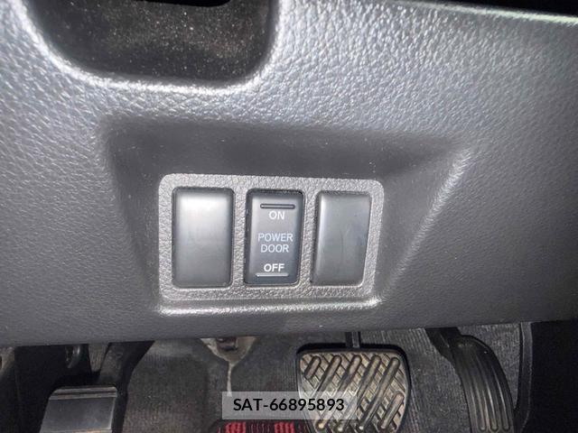 Nissan SERENA 2015-02 8856181-11