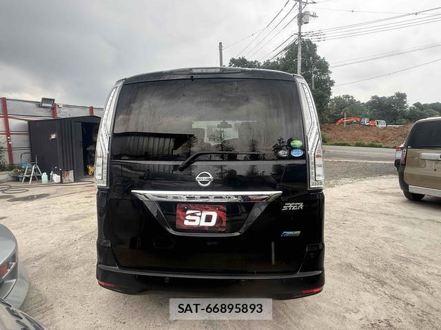 Nissan SERENA 2015-02 8856181-17