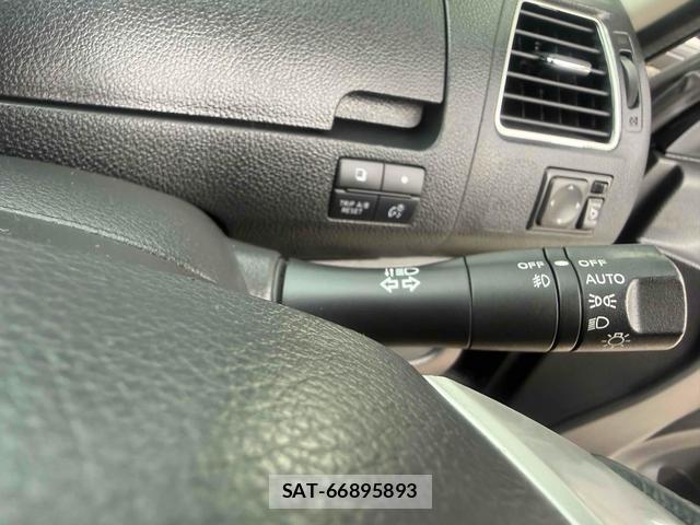 Nissan SERENA 2015-02 8856181-8