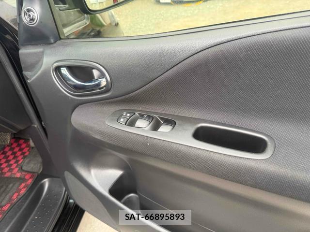Nissan SERENA 2015-02 8856181-9