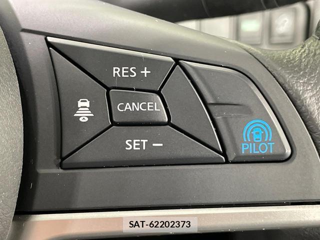 Nissan SERENA 2017-01 8856756-4