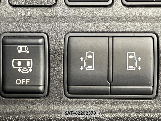 Nissan SERENA 2017-01 8856756-6