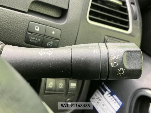 Nissan SERENA 2013-09 8857096-14