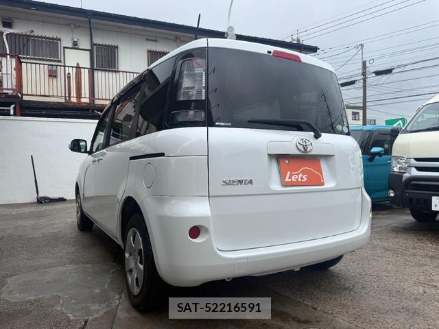 Toyota SIENTA 2011-09 8853909-16