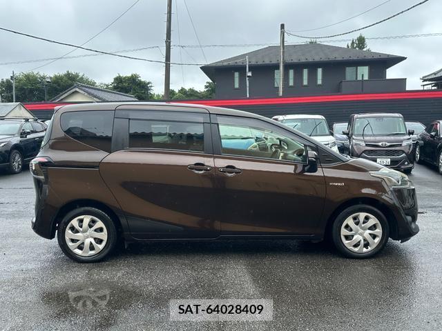 Toyota SIENTA 2017-10 8854075-18