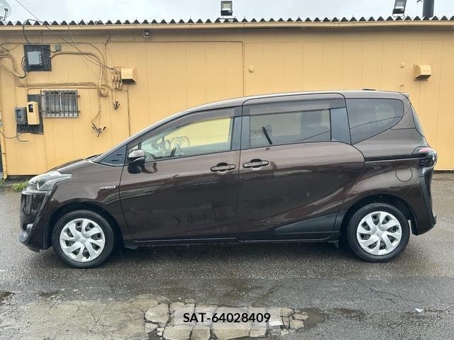 Toyota SIENTA 2017-10 8854075-19