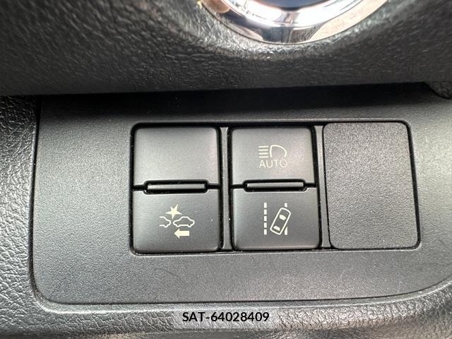 Toyota SIENTA 2017-10 8854075-5