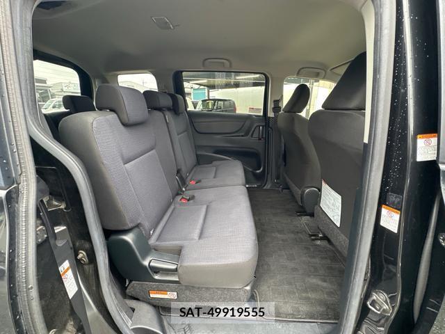 Toyota SIENTA 2018-05 8854879-14