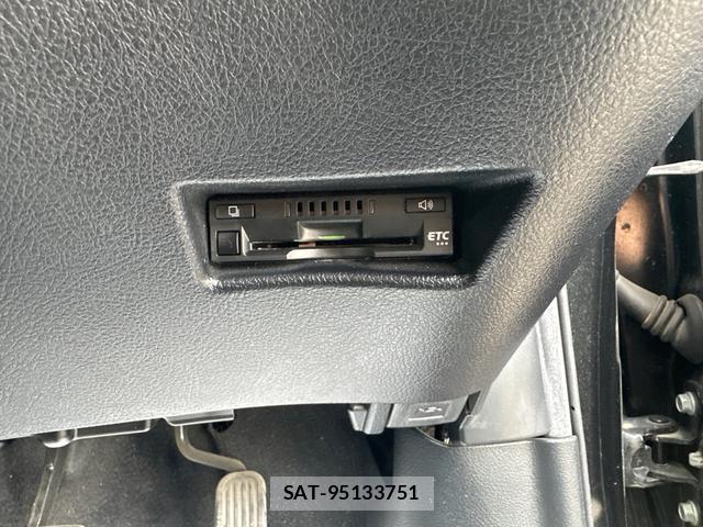 Toyota SIENTA 2021-04 8854884-6
