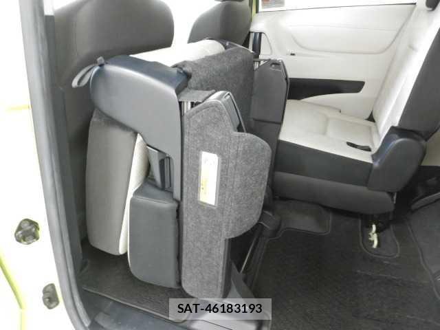 Toyota SIENTA 2017-09 8815244-10