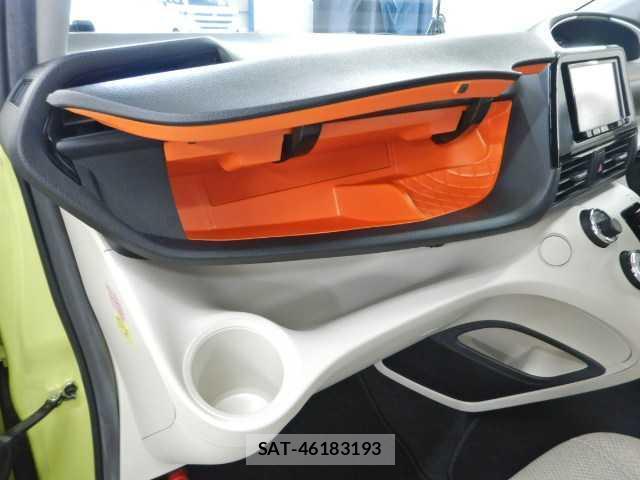 Toyota SIENTA 2017-09 8815244-11